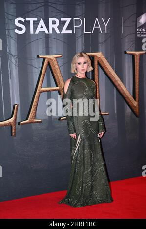 Lauren Lyle verführt bei der „Outlander“ Season Six Premiere-Kostümpremiere in der Royal Albert Hall, London, Großbritannien, am 24th 2022. Februar. Stockfoto
