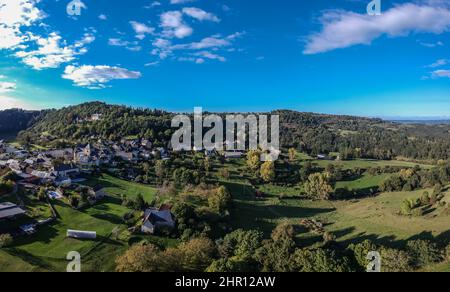 Vue panoramique du Village et de l'Yssandonnais Stockfoto