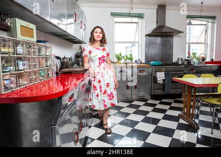 Olia Hercules, ukrainische Köchin und Autorin des preisgekrönten Kochbuchs Mamushka, lebt in London, Großbritannien Stockfoto