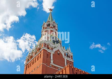 Die Glockenuhr des Spasskaya-Turms des Moskauer Kremls Stockfoto