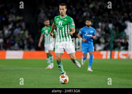 SEVILLA, SPANIEN - 24. FEBRUAR: Sergio Canales von Real Betis während der UEFA Europa League Knockout-Runde Play-offs-Spiel zwischen Real Betis und FK Zenit Sint-Petersburg im Estadio Benito Villamarin am 24. Februar 2022 in Sevilla, Spanien (Foto by DAX Images/Orange Picles)SEVILLA, SPANIEN - 24. FEBRUAR: Sergio Canales von Real Betis während des UEFA Europa League Knockout Round Play-offs-Spiels zwischen Real Betis und FK Zenit Sint-Petersburg im Estadio Benito Villamarin am 24. Februar 2022 in Sevilla, Spanien (Foto: DAX Images/Orange Picles) Stockfoto