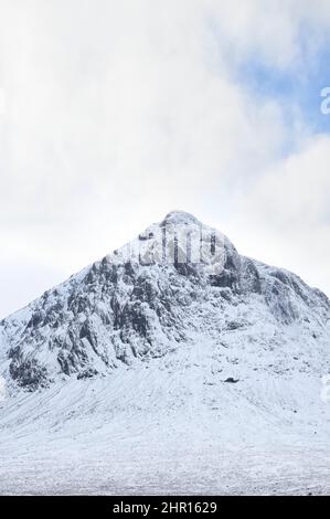 Buachaille Etive Mor bedeckt mit Schnee während der Winteransicht Stockfoto