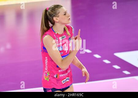 Florenz, Italien. 24th. Februar 2022. Britt Herbots (Igor Gorgonzola Novara) während des Il Bisonte Firme gegen Igor Gorgonzola Novara, Volleyball Italienische Serie A1 Frauenspiel in Florenz, Italien, Februar 24 2022 Quelle: Independent Photo Agency/Alamy Live News Stockfoto