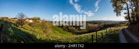 Vue panoramique du Village et de l'Yssandonnais Stockfoto