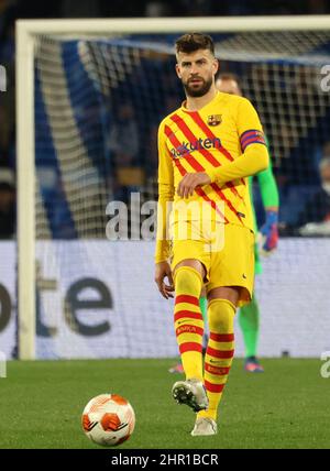 Neapel, Kampanien, Italien. 24th. Februar 2022. Eague Football Spiel SSC Napoli gegen FC Barcelona am 24. Februar 2022 im Diego Armando Maradona Stadion in Neapel.in Bild: G. PiquÂ (Bildnachweis: © Fabio Sasso/ZUMA Press Wire) Stockfoto