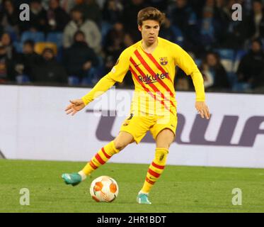 Neapel, Kampanien, Italien. 24th. Februar 2022. Eague Football Spiel SSC Napoli gegen FC Barcelona am 24. Februar 2022 im Diego Armando Maradona Stadion in Neapel.in Bild: R. Puig (Bildquelle: © Fabio Sasso/ZUMA Press Wire) Stockfoto