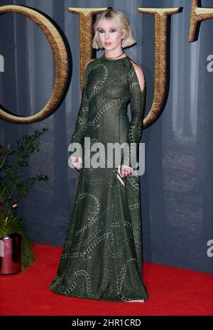 London, Großbritannien. 24.. Februar 2022. Lauren Lyle nimmt an der Premiere der sechsten Staffel von Outlander in der Royal Festival Hall, London, Teil. Quelle: Doug Peters/Alamy Live News Stockfoto