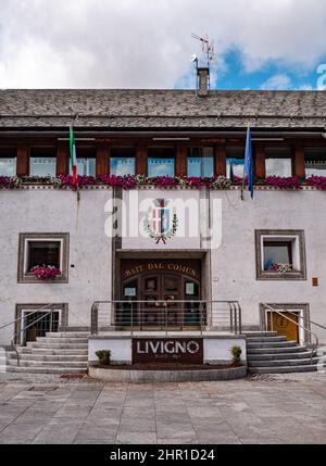 Livigno, Italien - 29. September 2021: Bait dal comun - Gemeindehaus von Livigno, einer Stadt und einem Gebiet mit besonderer Verwaltung in der Region Lomb Stockfoto