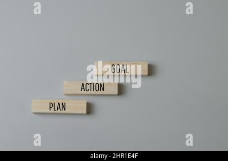 Holzblöcke mit Wörtern Plan Action Ziel auf Hintergrund und kopieren Raum.Business-Konzepte. Stockfoto