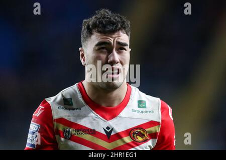 Leeds, Großbritannien. 24th. Februar 2022. Joe Chan #27 von Catalans Dragons während des Spiels in Leeds, Vereinigtes Königreich am 2/24/2022. (Foto von James Heaton/News Images/Sipa USA) Quelle: SIPA USA/Alamy Live News Stockfoto