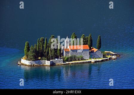 Benediktinerkloster auf der Insel Sveti Dorde in der Bucht von Kotor, Montenegro, Insel St. Georges, Perast Stockfoto