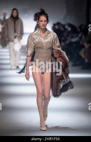 Mailand, Moncalieri, Italien. 23rd. Februar 2022. N21 Modenschau auf der Milan Fashion Week Frauen Herbst/Winter 2022/23 (Bildquelle: © Riccardo Giordano/ZUMA Press Wire) Stockfoto