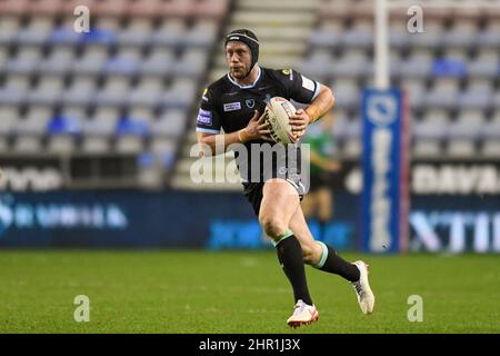 Wigan, Großbritannien. 24th. Februar 2022. Chris Hill #8 von Huddersfield Giants läuft am 2/24/2022 mit dem Ball in Wigan, Großbritannien, nach vorne. (Foto von SW Photo via/News Images/Sipa USA) Quelle: SIPA USA/Alamy Live News Stockfoto