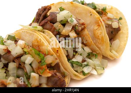 Drei Buche Street Tacos auf weißem Hintergrund Stockfoto