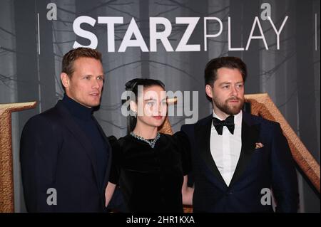 Sam Heughan, Sophie Skelton und Richard Rankin sind am 24th 2022. Februar in der Royal Albert Hall, London, Großbritannien, in der „Outlander“-Staffel sechs zu sehen. Stockfoto