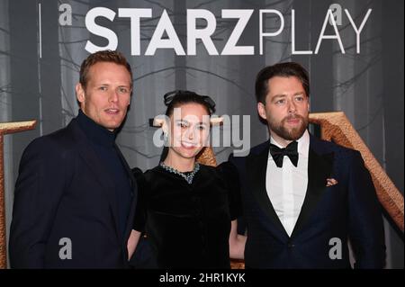 Sam Heughan, Sophie Skelton und Richard Rankin sind am 24th 2022. Februar in der Royal Albert Hall, London, Großbritannien, in der „Outlander“-Staffel sechs zu sehen. Stockfoto