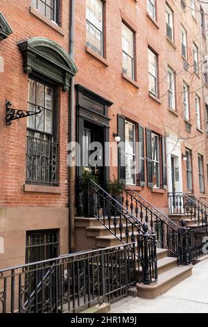 Brownstones an der Gansevoort Street im Meatpacking District von New York City, USA. Stockfoto