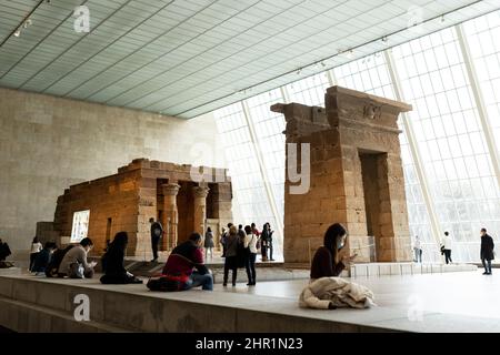 Der Tempel von Dendur im Metropolitan Museum of Art in New York City, USA. Dieser ägyptische Tempel stammt aus dem Jahr 15 v. Chr. und wurde von den Römern erbaut. Stockfoto