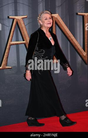Sarah Collier erklaert bei der „Outlander“ Season Six Premiere-Kostümpremiere in der Royal Albert Hall, London, Großbritannien, am 24th 2022. Februar. Stockfoto