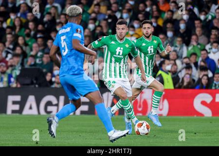 Sevilla, Sevilla, Spanien. 24.. Februar 2022. Aitor Ruibal von Real Betis läuft mit dem Ball während der Playoffs der UEFA Europa League Knockout Round Leg ein Spiel zwischen Real Betis und Zenit St. Petersburg im Benito Villamarin Stadium am 24. Februar 2022 in Sevilla, Spanien. (Bild: © Jose Luis Contreras/DAX via ZUMA Press Wire) Stockfoto