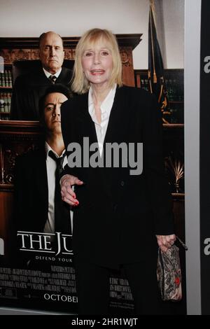 Los Angeles, USA. 02. Oktober 2014. Sally Kellerman bei der Premiere von „The Judge“ von Warner Bros. Picters im Samuel Goldwyn Theatre in Beverly Hills, CA, 1. Oktober 2014. Foto von Joseph Martinez /BildLux Kredit: BildLux/The Hollywood Archive/Alamy Live News Stockfoto