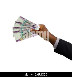 Schwarze Hand mit Anzug mit 3D gerenderten 10000 zentralafrikanischen CFA-Franc-Noten isoliert auf weißem Hintergrund Stockfoto