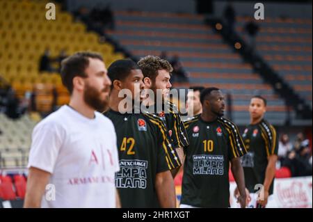 ATHEN, GRIECHENLAND - 24. FEBRUAR: AX Armani Exchange Mailand im Einsatz während der regulären Saison der Turkish Airlines EuroLeague am 24. Februar 2022 im Peace and Friendship Stadium in Athen, Griechenland, findet das 27. Match zwischen Olympiacos Piräus und AX Armani Exchange Mailand statt. Quelle: Stefanos Kyriazis/Alamy Live News Stockfoto