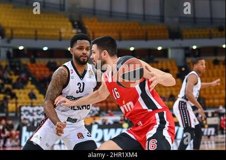 ATHEN, GRIECHENLAND - 24. FEBRUAR: KOSTAS PAPANIKOLAOU, #16 von Olympiacos Piräus während der regulären Saison der Turkish Airlines EuroLeague am 24. Februar 2022 im Peace and Friendship Stadium in Athen, Griechenland, findet das 27. Match zwischen Olympiacos Piräus und AX Armani Exchange Milan statt. Quelle: Stefanos Kyriazis/Alamy Live News Stockfoto