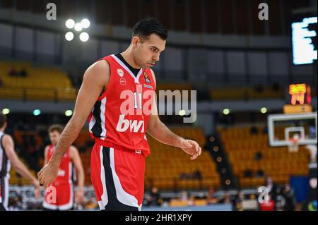 ATHEN, GRIECHENLAND - 24. FEBRUAR: Kostas Sloukas, #11 von Olympiacos Piräus während der regulären Saison der Turkish Airlines EuroLeague am 24. Februar 2022 im Peace and Friendship Stadium in Athen, Griechenland, findet das Spiel der Runde 27 zwischen Olympiacos Piräus und AX Armani Exchange Milan statt. Quelle: Stefanos Kyriazis/Alamy Live News Stockfoto