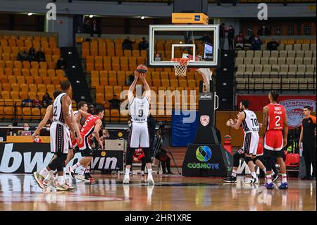 ATHEN, GRIECHENLAND - 24. FEBRUAR: NICOLO MELLI, #9 der AX Armani Exchange Mailand im Einsatz während des 27 regulären Saisonkampfs der Turkish Airlines EuroLeague am 24. Februar 2022 im Peace and Friendship Stadium zwischen Olympiacos Piräus und AX Armani Exchange Mailand. Quelle: Stefanos Kyriazis/Alamy Live News Stockfoto