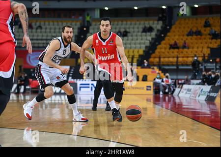 ATHEN, GRIECHENLAND - 24. FEBRUAR: Kostas Sloukas, #11 von Olympiacos Piräus während der regulären Saison der Turkish Airlines EuroLeague am 24. Februar 2022 im Peace and Friendship Stadium in Athen, Griechenland, findet das Spiel der Runde 27 zwischen Olympiacos Piräus und AX Armani Exchange Milan statt. Quelle: Stefanos Kyriazis/Alamy Live News Stockfoto