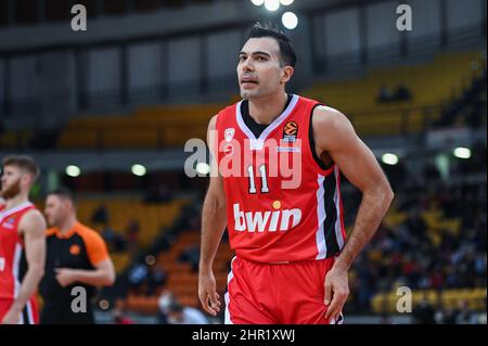 ATHEN, GRIECHENLAND - 24. FEBRUAR: Kostas Sloukas, #11 von Olympiacos Piräus während der regulären Saison der Turkish Airlines EuroLeague am 24. Februar 2022 im Peace and Friendship Stadium in Athen, Griechenland, findet das Spiel der Runde 27 zwischen Olympiacos Piräus und AX Armani Exchange Milan statt. Quelle: Stefanos Kyriazis/Alamy Live News Stockfoto