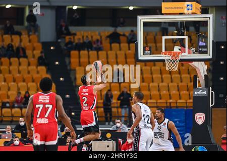 ATHEN, GRIECHENLAND - 24. FEBRUAR: Tyler Dorsey, #2 von Olympiacos Piräus während der regulären Saison der Turkish Airlines EuroLeague am 24. Februar 2022 im Peace and Friendship Stadium in Athen, Griechenland, findet das Spiel der Runde 27 zwischen Olympiacos Piräus und AX Armani Exchange Milan statt. Quelle: Stefanos Kyriazis/Alamy Live News Stockfoto