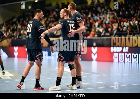 Mathieu Grebille, Henrik Toft Hansen und Dainis Kristopans von PSG während des EHF Champions League, Group Phase Handballmatches zwischen Paris Saint-Germain Handball und SG Flensburg-Handewitt am 24. Februar 2022 im Pierre de Coubertin Stadion in Paris, Frankreich. Stockfoto