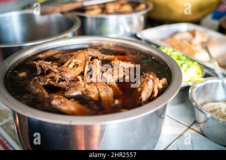 Entennudelsuppe mit Nudel, chinesisches Gourmet-Essen Stockfoto