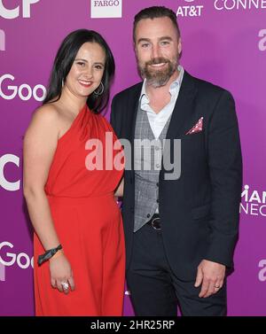 Los Angeles, USA. 24.. Februar 2022. (L-R) Alejandra Harnish und Dustin Harnish kommen zum Empfang der Nominierten für die NAACP Image Awards 53., der am Donnerstag, dem 24. Februar 2022, im Beverly Hilton in Beverly Hills, CA, stattfand. (Foto: Sthanlee B. Mirador/Sipa USA) Quelle: SIPA USA/Alamy Live News Stockfoto