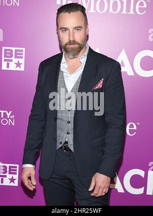 Los Angeles, USA. 24.. Februar 2022. Dustin Harnish kommt zum Empfang der NAACP Image Awards Nominierten 53., der am Donnerstag, dem 24. Februar 2022, im Beverly Hilton in Beverly Hills, CA, stattfand. (Foto: Sthanlee B. Mirador/Sipa USA) Quelle: SIPA USA/Alamy Live News Stockfoto
