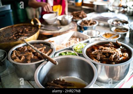 Entennudelsuppe mit Nudel, chinesisches Gourmet-Essen Stockfoto