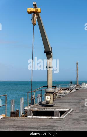 Der Kran befindet sich am 18. 2022. Februar auf dem Steg von Beachport im Südosten südaustraliens Stockfoto