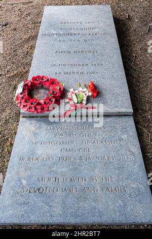 Grab von Bernard Law 1. Viscount Montgomery von Alamein, britischer Feldmarschall bekannt als Monty, Holy Cross Church, Binsted, Hampshire, England, VEREINIGTES KÖNIGREICH Stockfoto