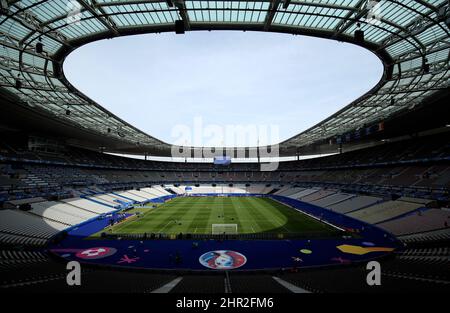 Aktenfoto vom 10-06-2016 von Einer Gesamtansicht des Stade de France. Das Finale der Champions League 2021-22, das am Samstag, dem 28. Mai, stattfinden wird, wird von St. Petersburg ins Stade de France nach Paris verlegt, teilte die UEFA mit. Ausgabedatum: Freitag, 25. Februar 2022. Stockfoto