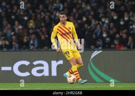 Barcellonas spanischer Stürmer Ferran Torres kontrolliert den Ball während des Fußballspiels der UEFA Europa League zwischen SSC Napoli und Barcellona im Diego Armando Maradona Stadium in Neapel, Süditalien, am 24. Februar 2022. Stockfoto