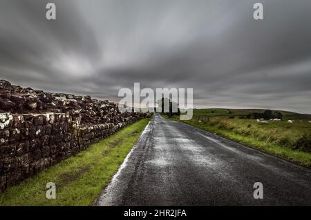 Straße entlang der Adrian's Wall, England Stockfoto