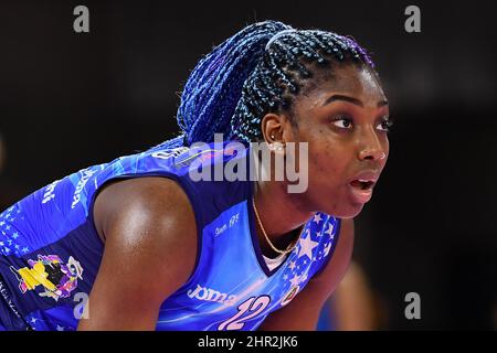 Florenz, Italien. 24th. Februar 2022. Terry Enweonwu (Il Bisonte Firenza) während Il Bisonte Firenza gegen Igor Gorgonzola Novara, Volleyball Italienische Serie A1 Frauenspiel in Florenz, Italien, Februar 24 2022 Quelle: Unabhängige Fotoagentur/Alamy Live News Stockfoto