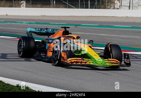 Montmelo, Spanien. 24.. Februar 2022. Circuit de Barcelona-Catalunya, Montmelo, Spanien am 24. Februar 2022 Daniel Ricciardo (AUS), McLaren MCL36 während der FORMEL-1-RENNSAISON ELEANOR HOAD Credit: Every Second Media/Alamy Live News Stockfoto