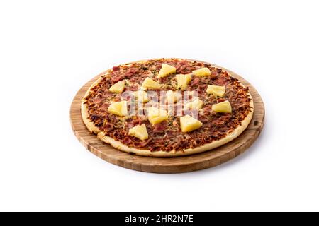 Hawaiian Pizza isoliert auf weißem Hintergrund Stockfoto