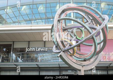 Rund um die Universitätsstadt Oxford, Oxfordshire, Großbritannien. Der John Lewis Store im Westgate Center. Hommage an dr. Mirabelis Stockfoto