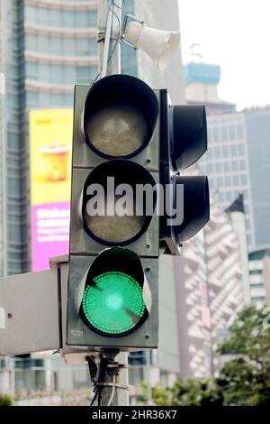 Ampel, Sudirman Street, im Zentrum von Jakarta, Indonesien Stockfoto