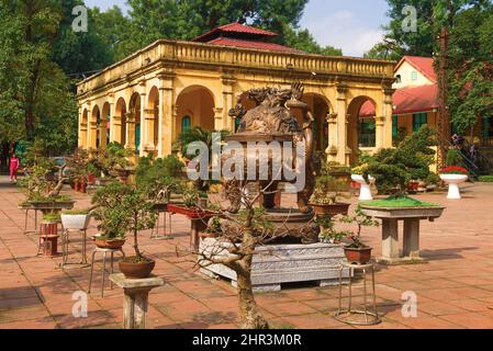 HANOI, VIETNAM - 10. JANUAR 2016: Der Hof des Kaiserpalastes in der alten Zitadelle von Hanoi Stockfoto