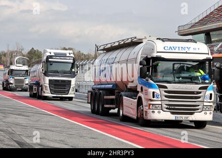 Barcelona, Spanien. 25.. Februar 2022. Barcelona, Spanien. 25.. Februar 2022. Atmosphäre im Kreislauf - Tanker. 25.02.2022. Formel-1-Test, Tag Drei, Barcelona, Spanien. Freitag. Der Bildnachweis sollte lauten: XPB/Alamy Live News. Kredit: XPB Images Ltd/Alamy Live News Kredit: XPB Images Ltd/Alamy Live News Stockfoto